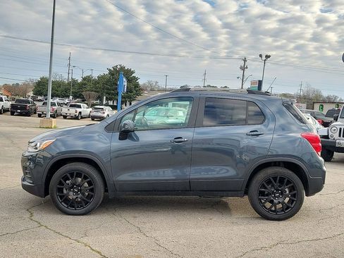 Used 2022 Chevrolet Trax LT w/ Sport Edition image 3