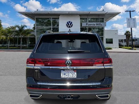 Certified 2024 Volkswagen Atlas SE w/ Panoramic Sunroof Package FWD image 5