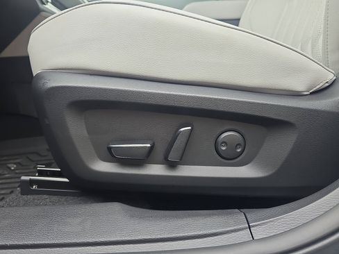 New 2025 Mitsubishi Outlander SEL image 13