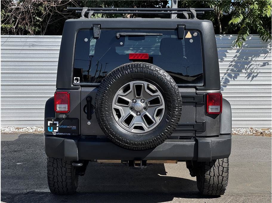 Used 2016 Jeep Wrangler Unlimited Rubicon w/ Connectivity Group AWD/4WD image 11