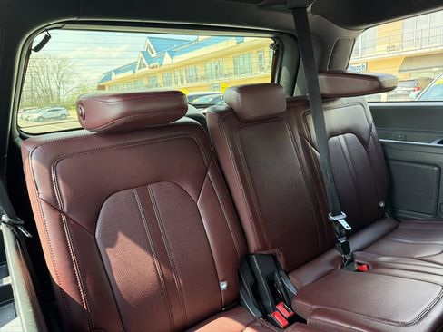 Used 2024 Ford Expedition Limited AWD/4WD image 13