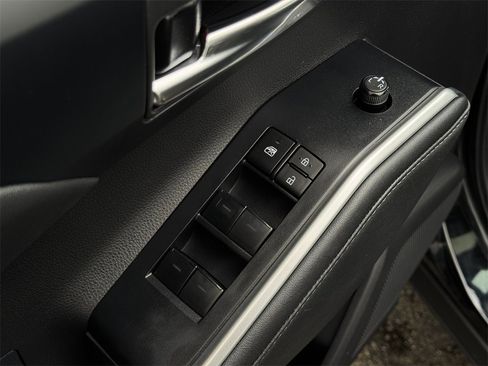 Used 2023 Toyota Highlander XLE image 11