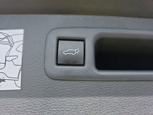 Used 2023 Toyota Highlander Limited image 14