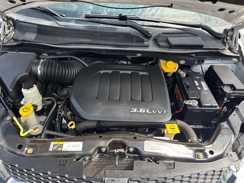 Used 2014 Dodge Grand Caravan SXT w/ Rear Park Assist Package FWD image 18