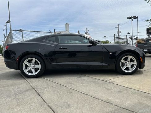 Used 2019 Chevrolet Camaro LT w/ Technology Package RWD image 4