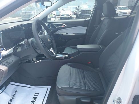 New 2026 Chevrolet Trax LT w/ LT Convenience Package FWD image 9