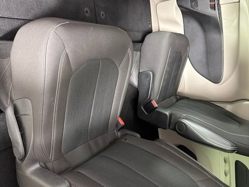 Used 2024 Chrysler Voyager LX image 19