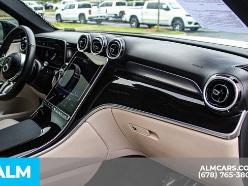 Used 2025 Mercedes-Benz GLC 350e 4MATIC image 20