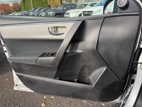 Used 2015 Toyota Corolla LE image 19