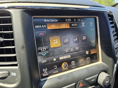 Used 2017 Jeep Grand Cherokee Overland AWD/4WD image 59