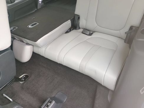 Used 2024 Honda Pilot Touring image 18