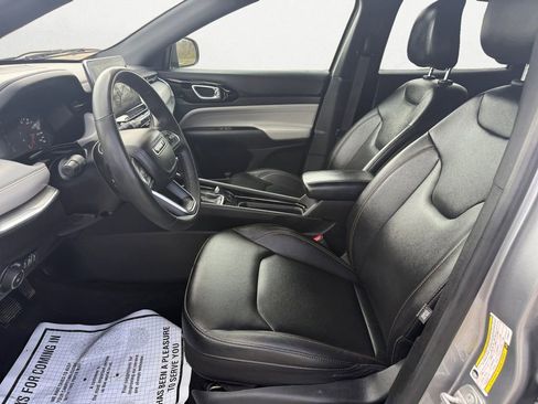 Used 2024 Jeep Compass Limited image 9