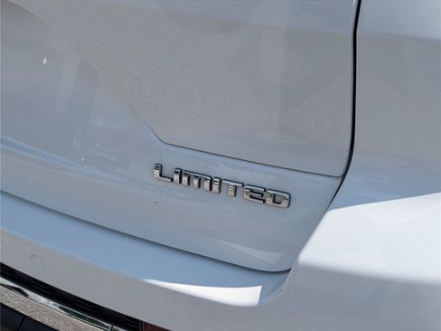 Used 2023 Jeep Grand Cherokee Limited AWD/4WD image 10