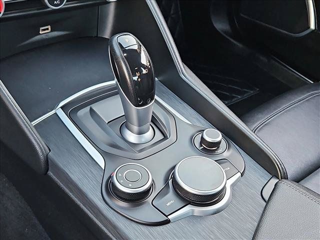 Used 2019 Alfa Romeo Giulia RWD image 12
