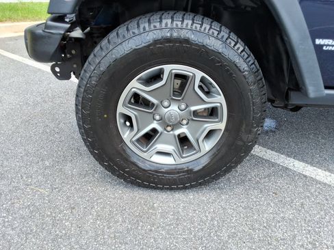 Used 2013 Jeep Wrangler Unlimited Rubicon w/ Connectivity Group AWD/4WD image 10