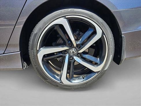 Used 2018 Honda Accord Sport image 9