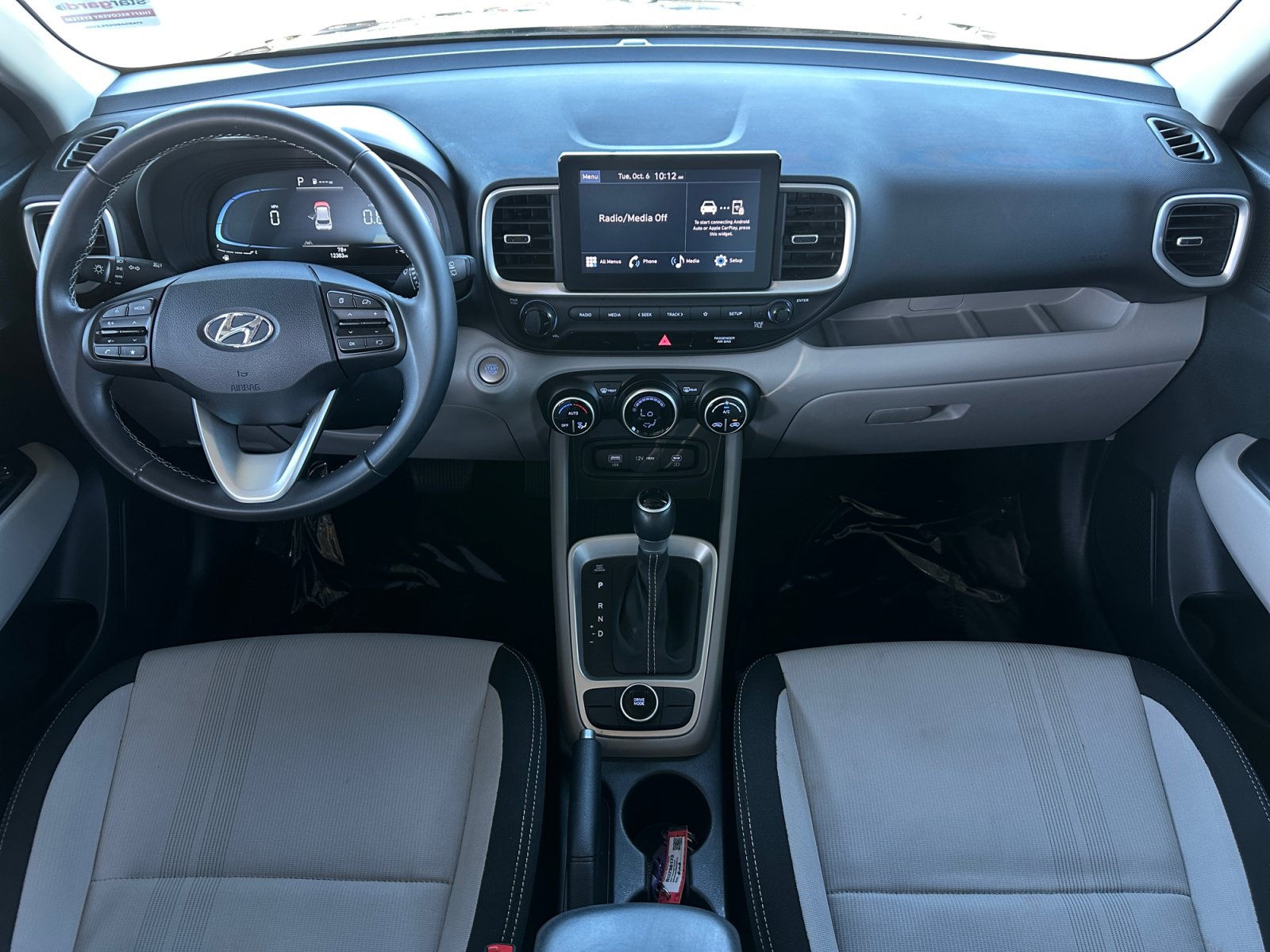 Used 2024 Hyundai Venue SEL FWD image 11