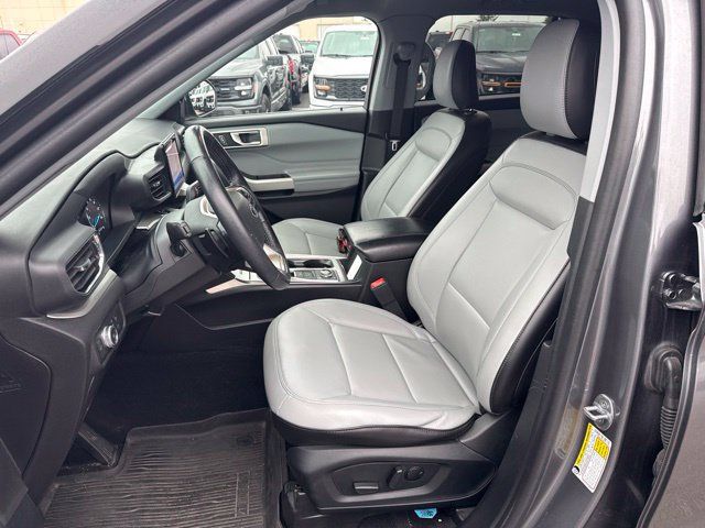 Used 2021 Ford Explorer XLT w/ Equipment Group 202A AWD/4WD image 11