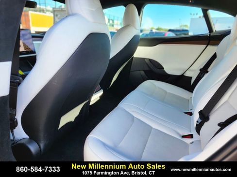 Used 2022 Tesla Model S image 16