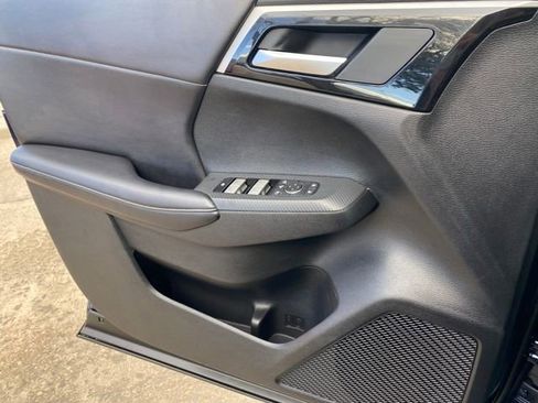 Used 2024 Mitsubishi Outlander SE image 17