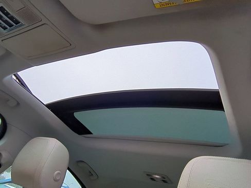 Used 2020 Jaguar XE S image 20