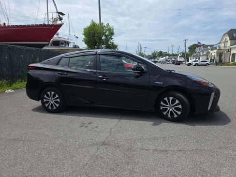 Used 2019 Toyota Prius XLE AWD/4WD image 4