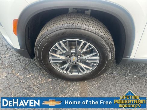 Used 2025 Chevrolet Traverse LT FWD image 10