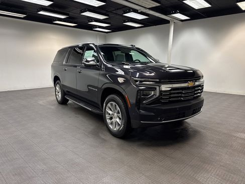 New 2026 Chevrolet Suburban Premier image 7
