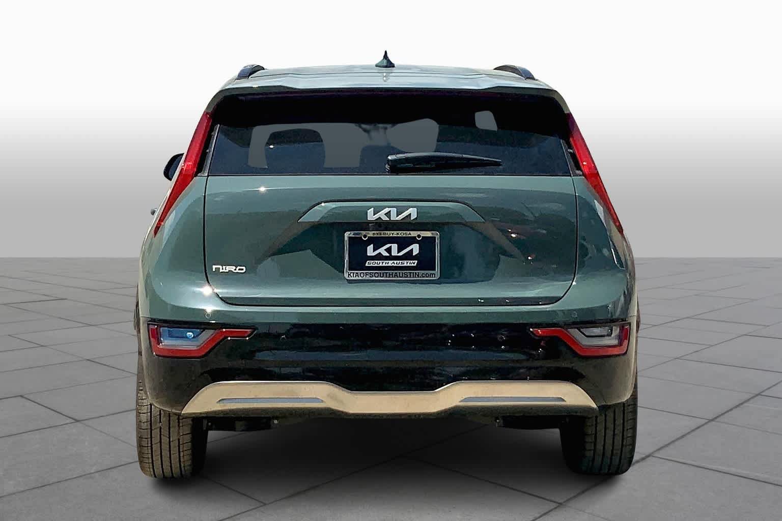 Used 2024 Kia Niro Wave w/ Wave Preserve Package FWD image 4
