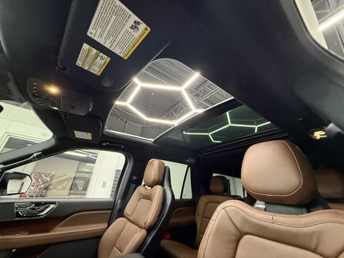 Used 2023 Lincoln Navigator L Reserve w/ Equipment Group 201A image 5