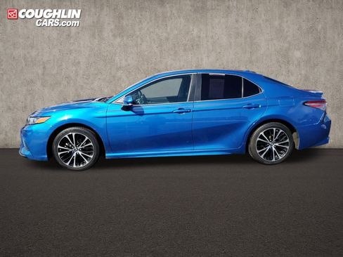 Used 2019 Toyota Camry SE w/ Convenience Package image 2