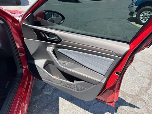 Used 2025 Volkswagen Jetta SEL FWD image 27