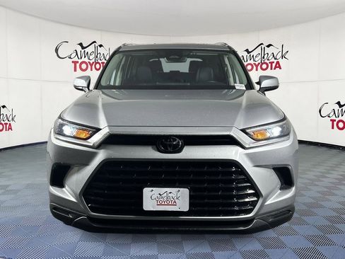 Used 2025 Toyota Grand Highlander AWD image 3