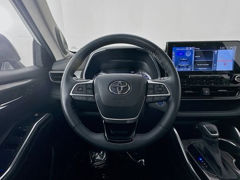 Used 2022 Toyota Highlander Platinum image 11