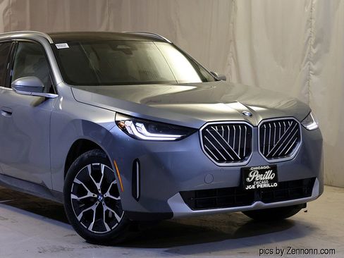 Used 2025 BMW X3 xDrive30i w/ Premium Package image 2