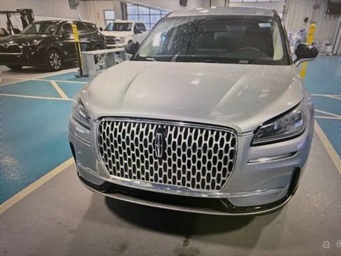 Used 2024 Lincoln Corsair AWD image 3