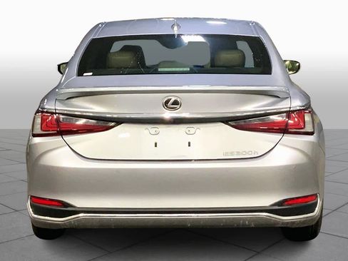 Used 2025 Lexus ES 300h w/ Premium Package image 4