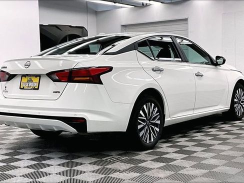 Used 2025 Nissan Altima 2.5 SV image 13