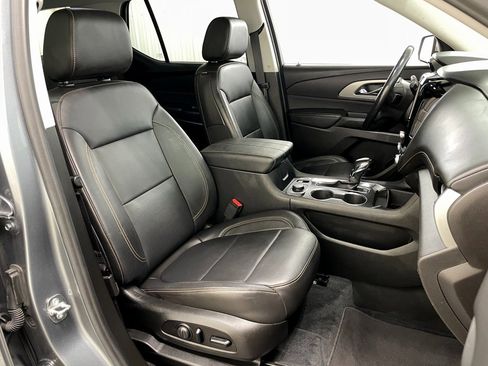 Used 2021 Chevrolet Traverse LT image 36