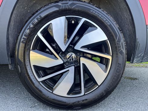 Used 2024 Volkswagen Atlas SE AWD/4WD image 33