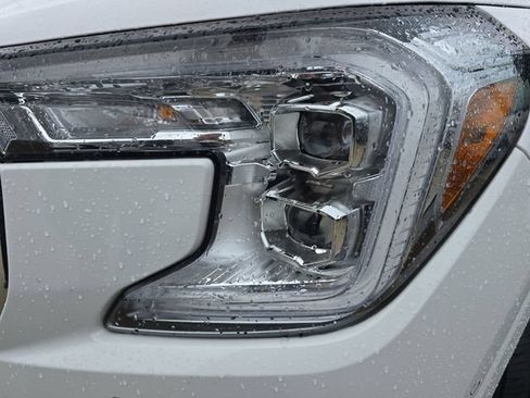 Used 2024 GMC Terrain Denali w/ Denali Premium Package AWD/4WD image 35