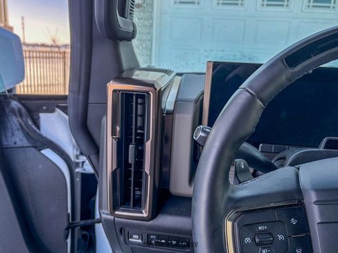 Used 2025 GMC Hummer EV 2X image 18