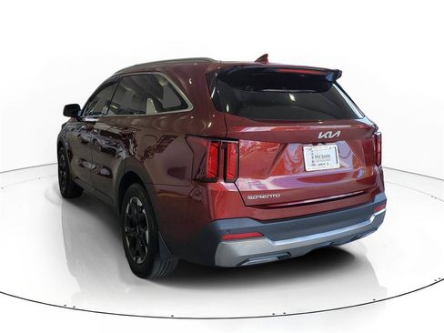 Certified 2025 Kia Sorento S image 4