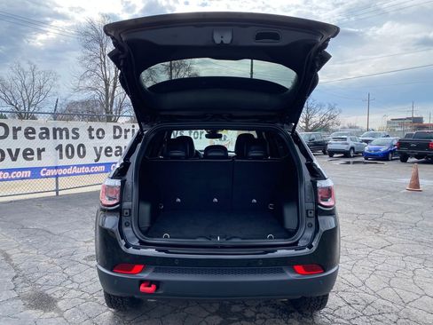 Used 2025 Jeep Compass Trailhawk AWD/4WD image 4