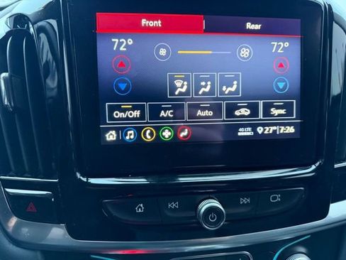 Used 2021 Chevrolet Traverse LT image 13