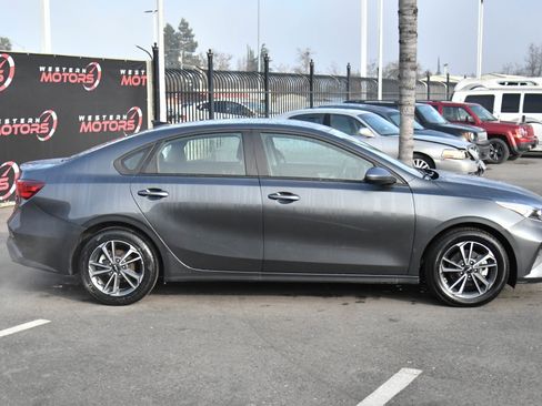 Used 2024 Kia Forte LXS image 9