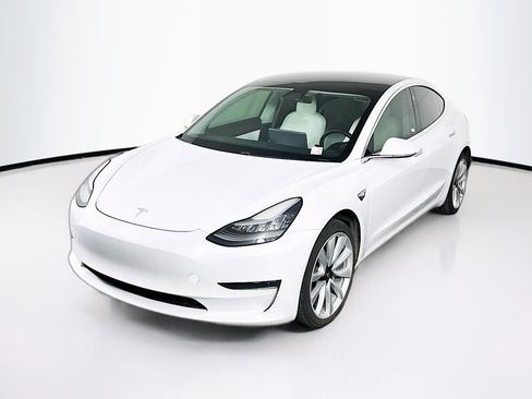 Used 2020 Tesla Model 3 Standard Range RWD image 3