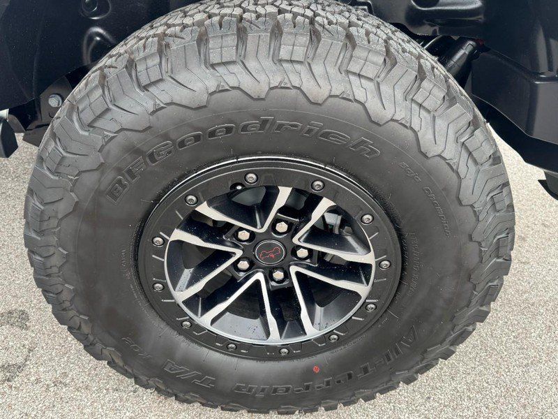 Used 2025 Jeep Wrangler Unlimited Rubicon AWD/4WD image 27