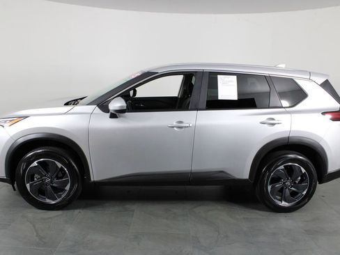 Certified 2025 Nissan Rogue SV image 12