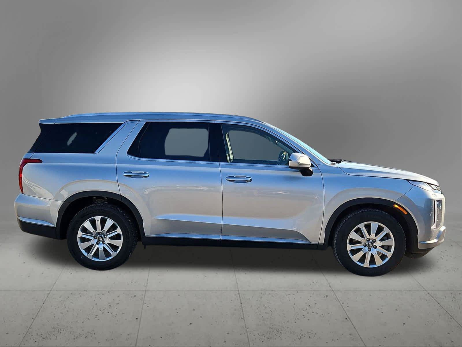 Used 2024 Hyundai Palisade SEL FWD image 4